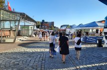 Das Hafenfestival mit Attraktionen 