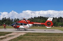 Roter DRF Notart-Hubschrauber beim Flieger-Event „Fly In“